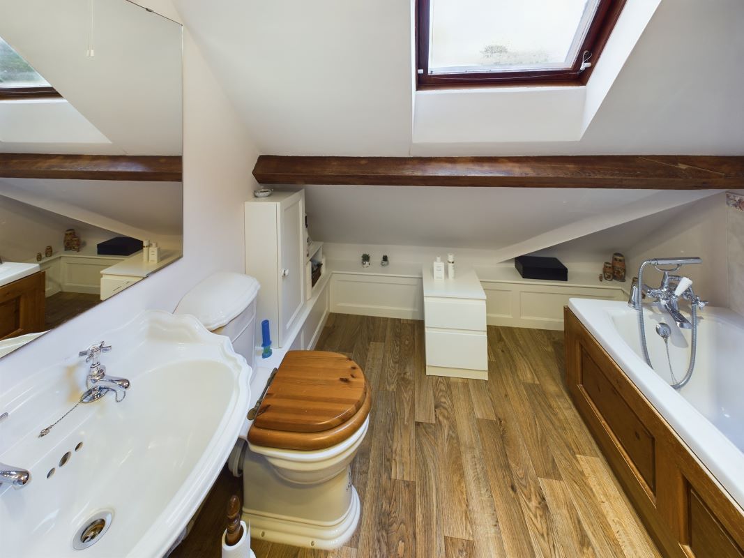 2B The Clock House, Watling Street, Little Brickhill, Buckinghamshire, MK17 9NR