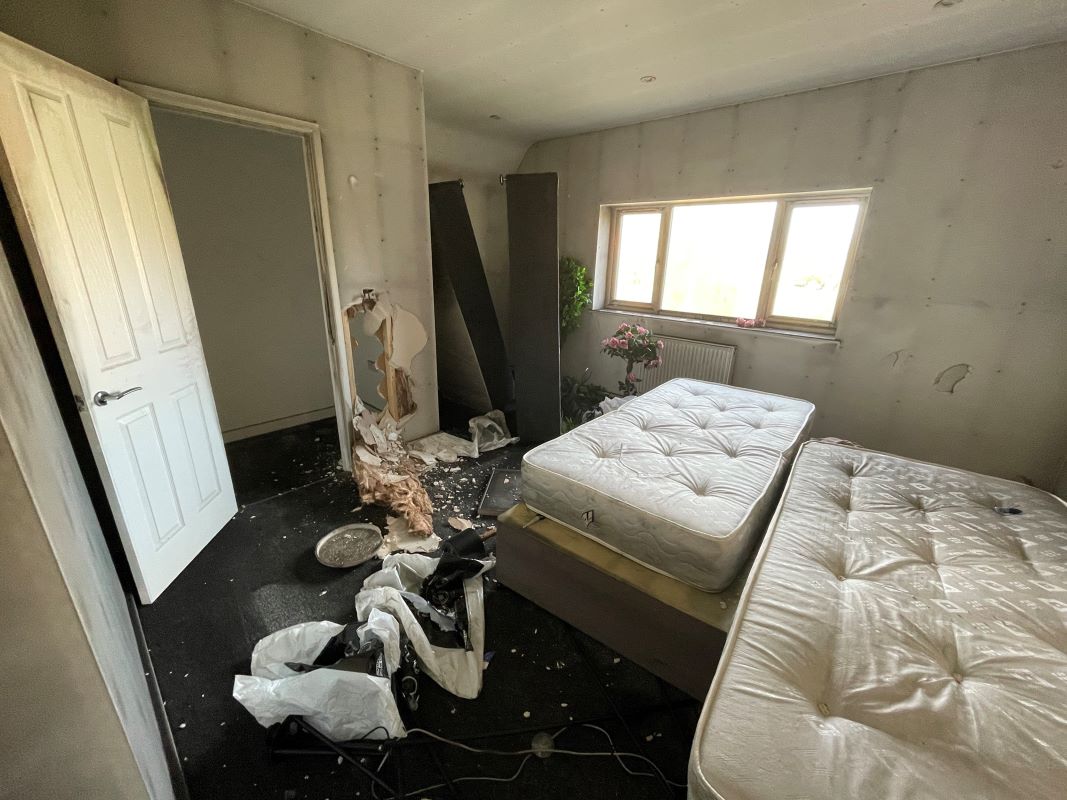 16 Stanion Lane & Building Plot, Corby, Northamptonshire, NN18 8ES