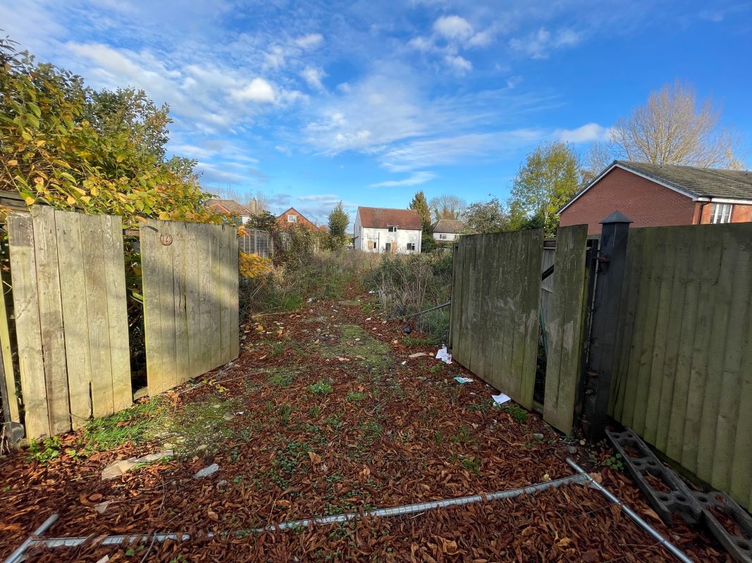 16 Stanion Lane & Building Plot, Corby, Northamptonshire, NN18 8ES