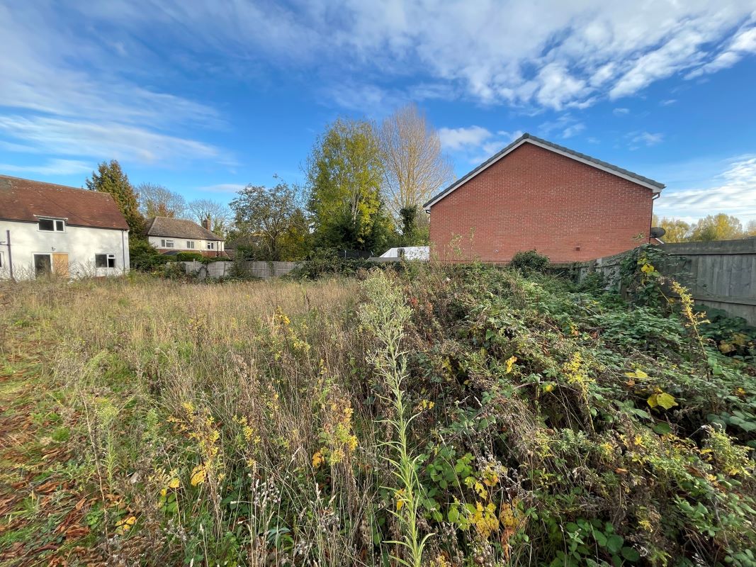 16 Stanion Lane & Building Plot, Corby, Northamptonshire, NN18 8ES