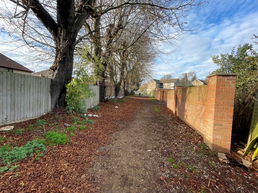 16 Stanion Lane & Building Plot, Corby, Northamptonshire, NN18 8ES