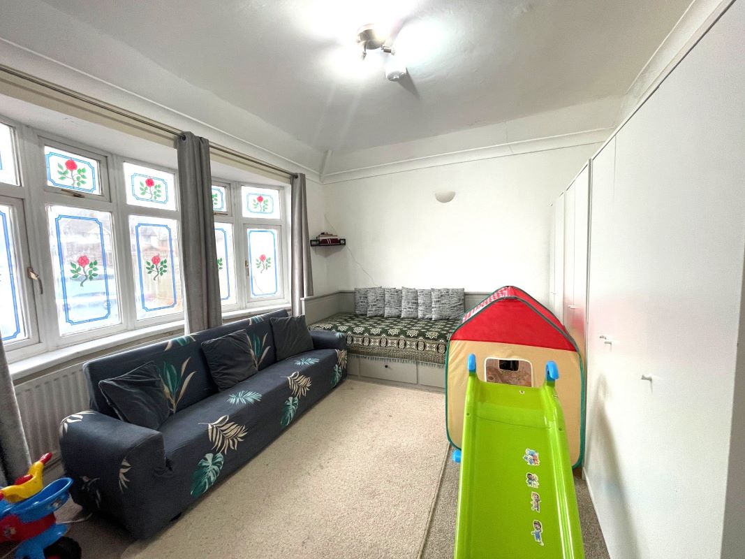 648 Dunstable Road, Luton, Bedfordshire, LU4 8SE