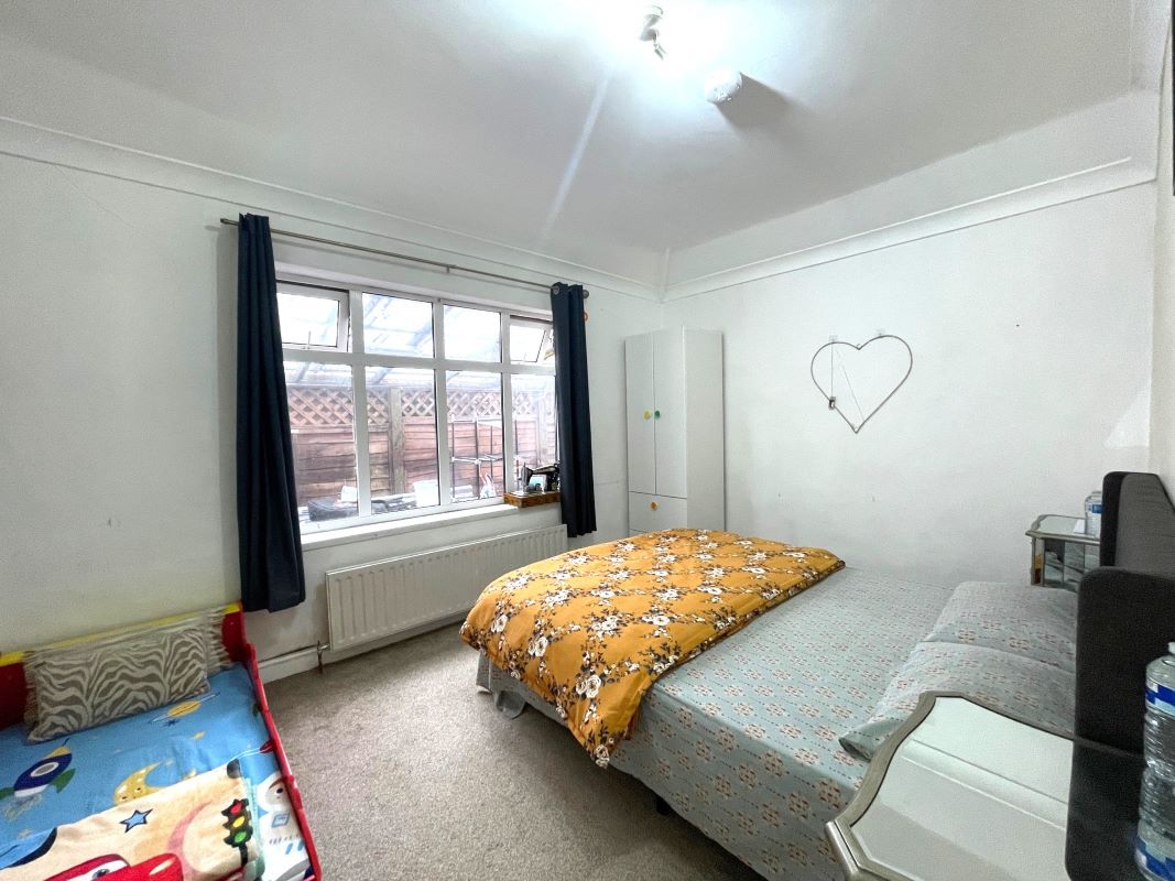 648 Dunstable Road, Luton, Bedfordshire, LU4 8SE