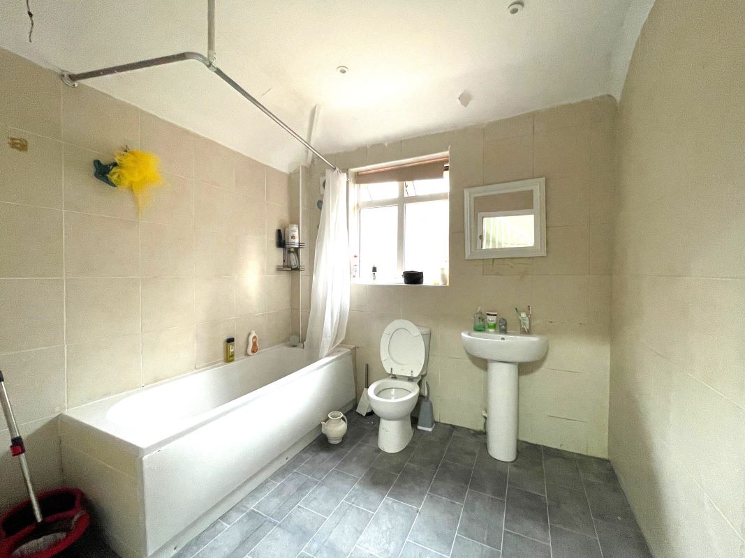 648 Dunstable Road, Luton, Bedfordshire, LU4 8SE