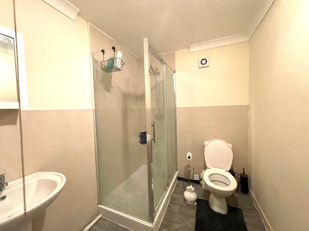 648 Dunstable Road, Luton, Bedfordshire, LU4 8SE