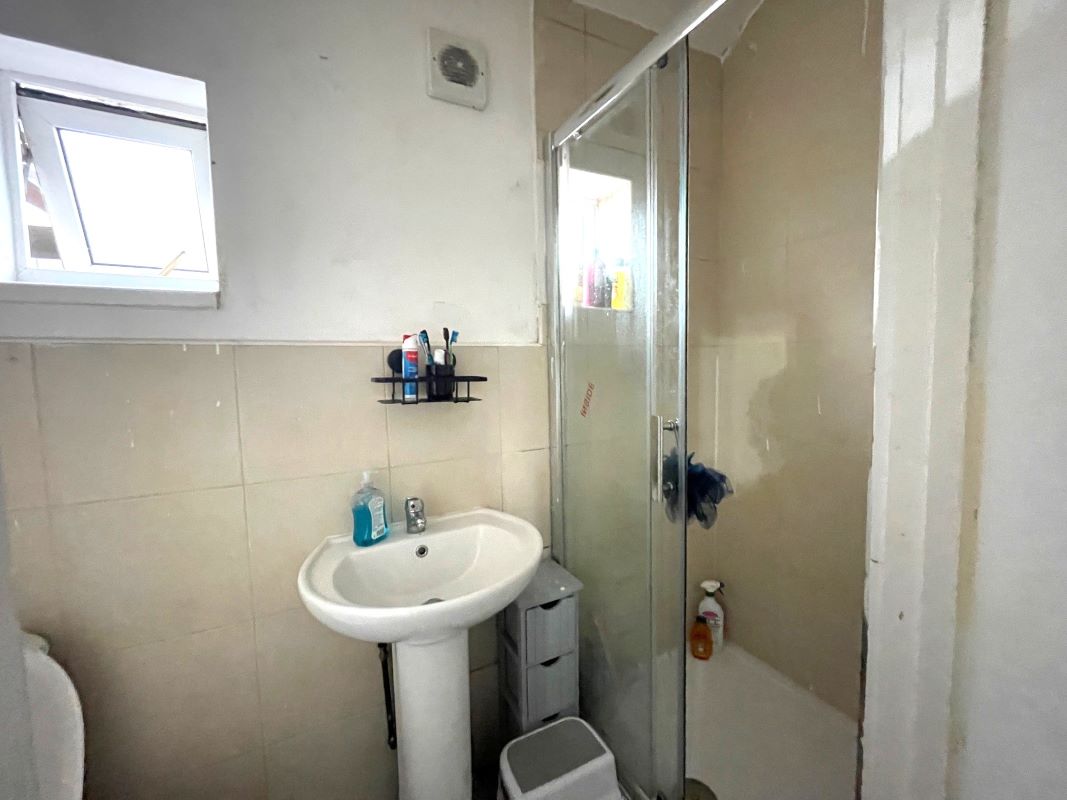 648 Dunstable Road, Luton, Bedfordshire, LU4 8SE