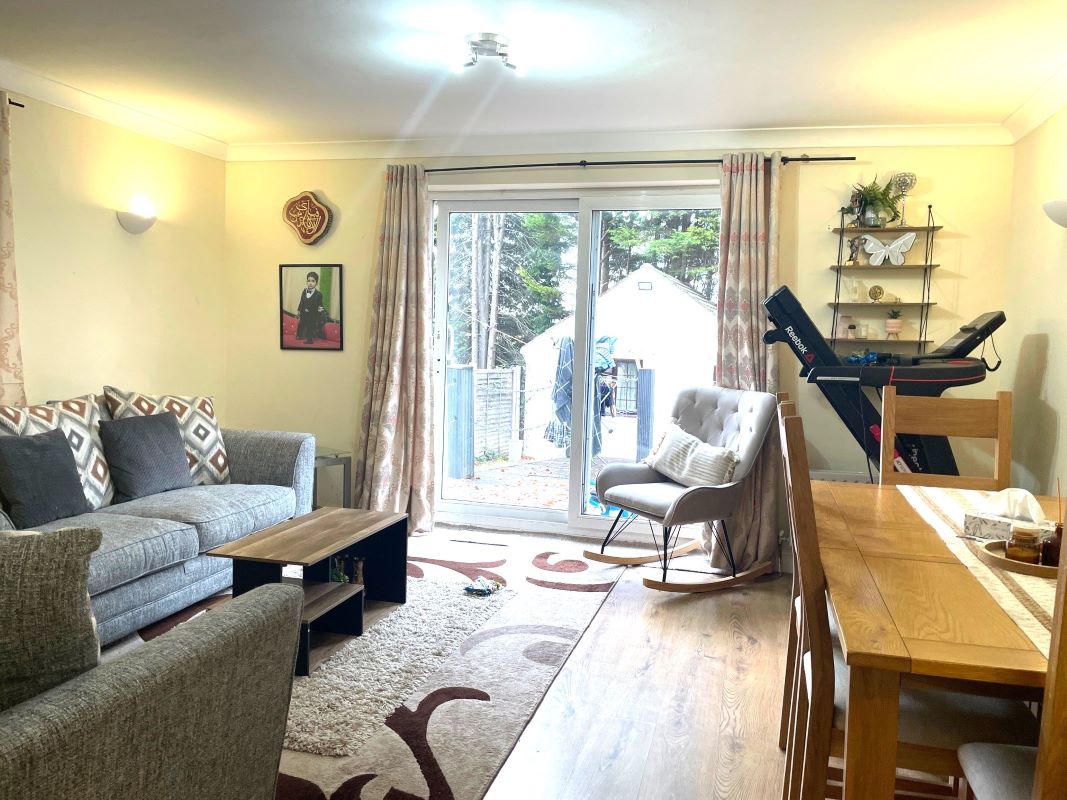 648 Dunstable Road, Luton, Bedfordshire, LU4 8SE