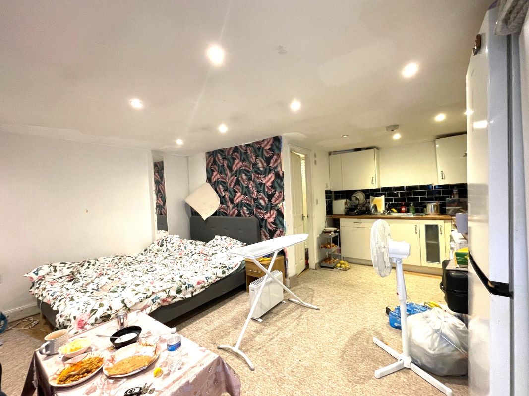 648 Dunstable Road, Luton, Bedfordshire, LU4 8SE