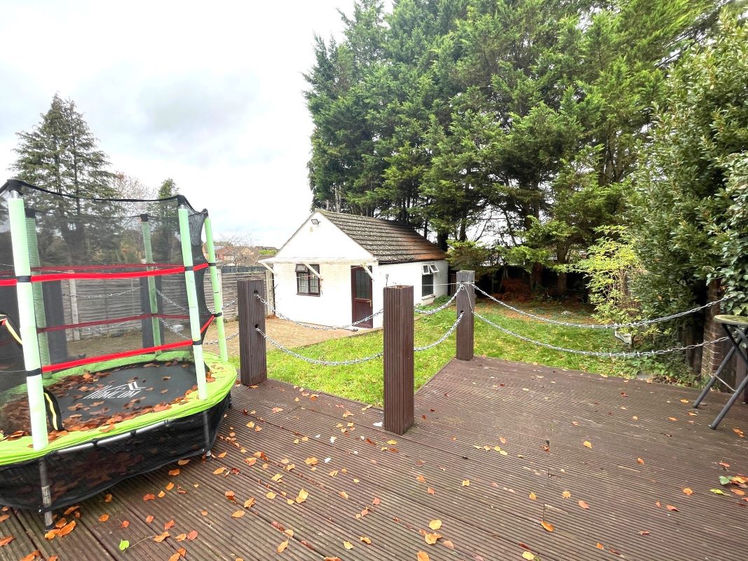 648 Dunstable Road, Luton, Bedfordshire, LU4 8SE