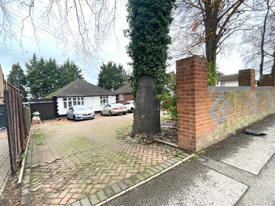 648 Dunstable Road, Luton, Bedfordshire, LU4 8SE