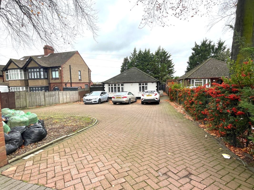 648 Dunstable Road, Luton, Bedfordshire, LU4 8SE