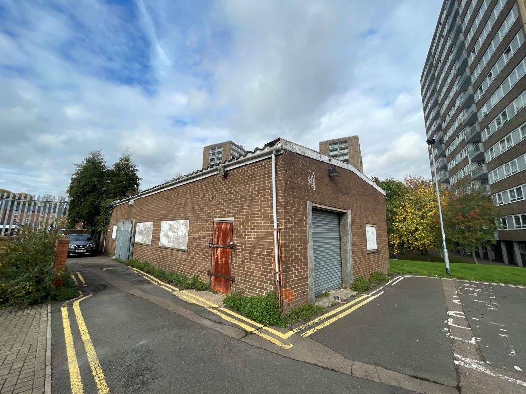 Store to the rear of 101