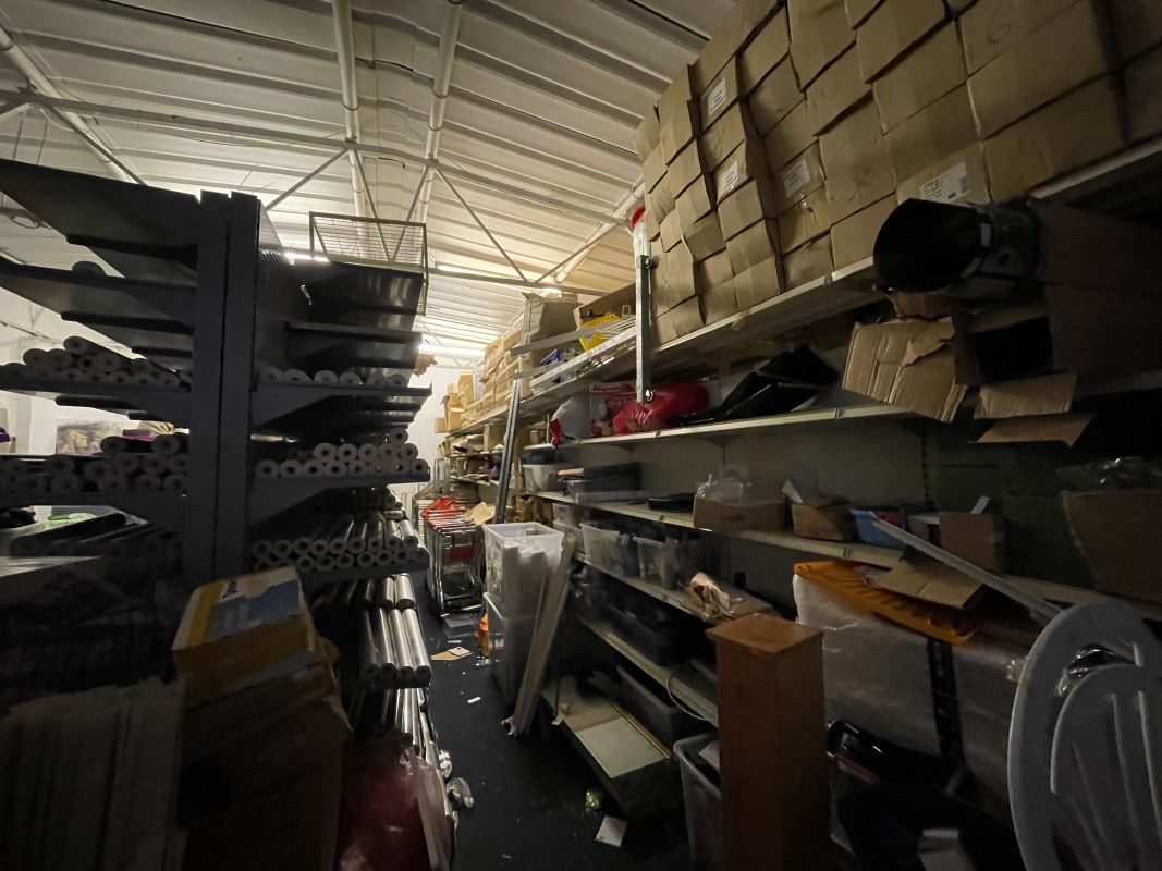 Store to the rear of 101