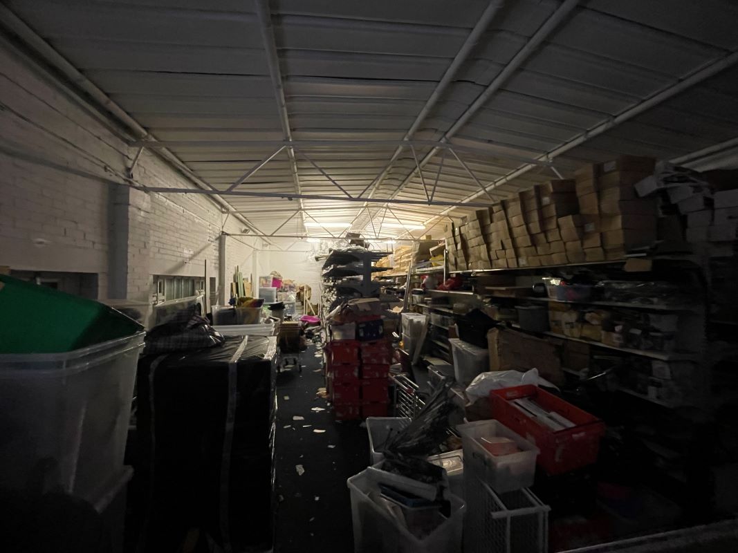 Store to the rear of 101