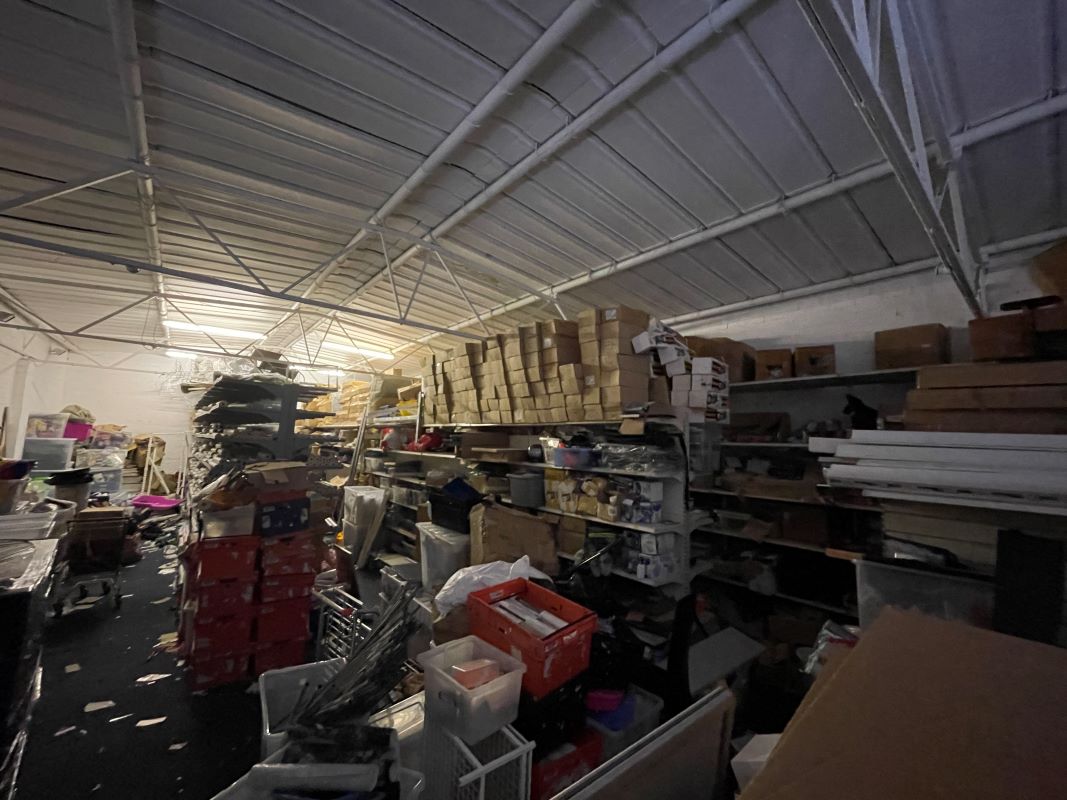 Store to the rear of 101