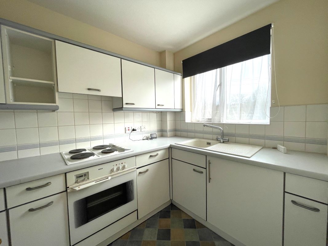 16 Gadeview, Cotterells, Hemel Hempstead, Hertfordshire, HP1 1UF