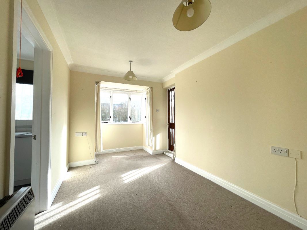 16 Gadeview, Cotterells, Hemel Hempstead, Hertfordshire, HP1 1UF