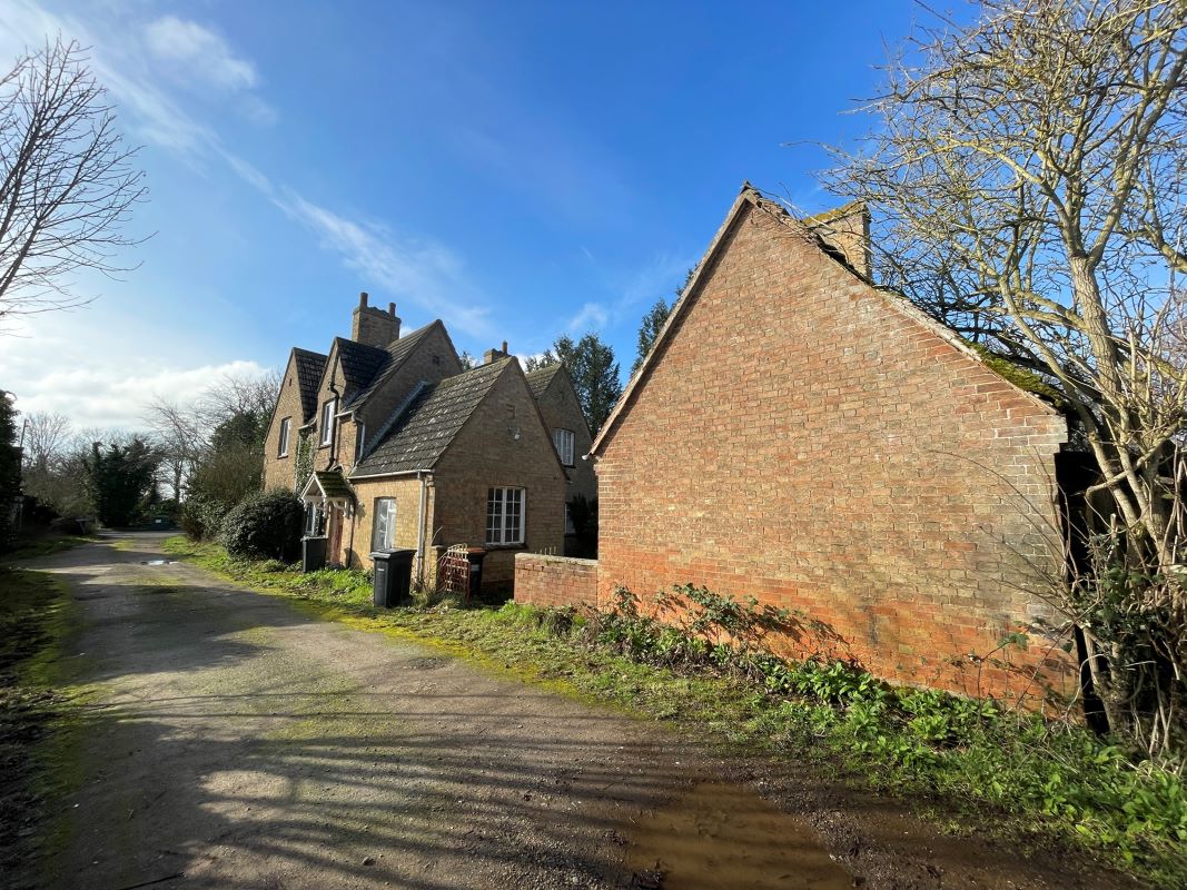 Grange Farm & Buildings, 46 Grange Lane, Cople, Bedfordshire, MK44 3TT