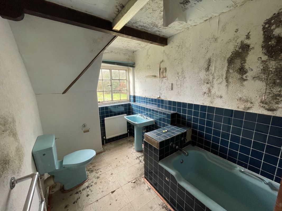 Shootersway Lodge, Shootersway, Wigginton, Hertfordshire, HP23 6JA