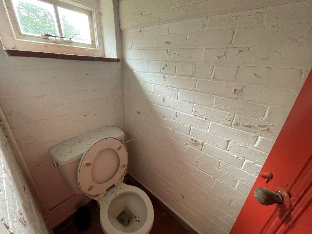 Shootersway Lodge, Shootersway, Wigginton, Hertfordshire, HP23 6JA