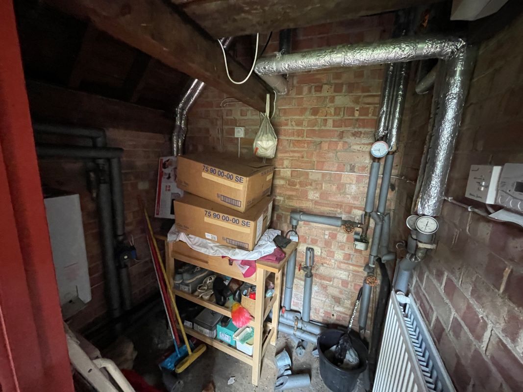 Shootersway Lodge, Shootersway, Wigginton, Hertfordshire, HP23 6JA