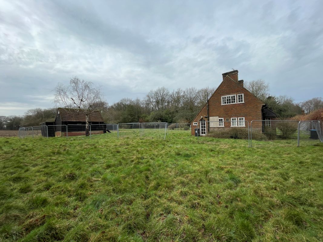 Shootersway Lodge, Shootersway, Wigginton, Hertfordshire, HP23 6JA