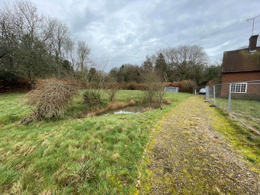 Shootersway Lodge, Shootersway, Wigginton, Hertfordshire, HP23 6JA