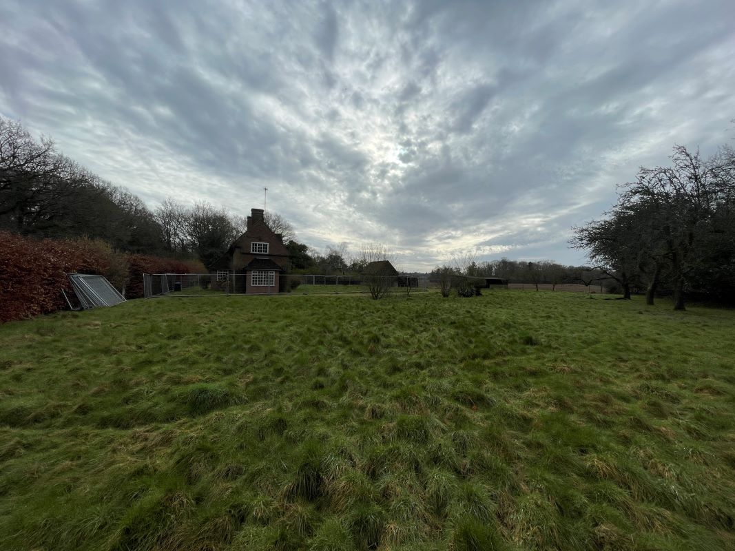 Shootersway Lodge, Shootersway, Wigginton, Hertfordshire, HP23 6JA