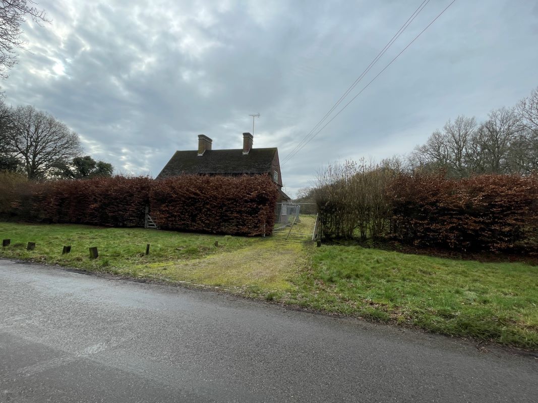 Shootersway Lodge, Shootersway, Wigginton, Hertfordshire, HP23 6JA