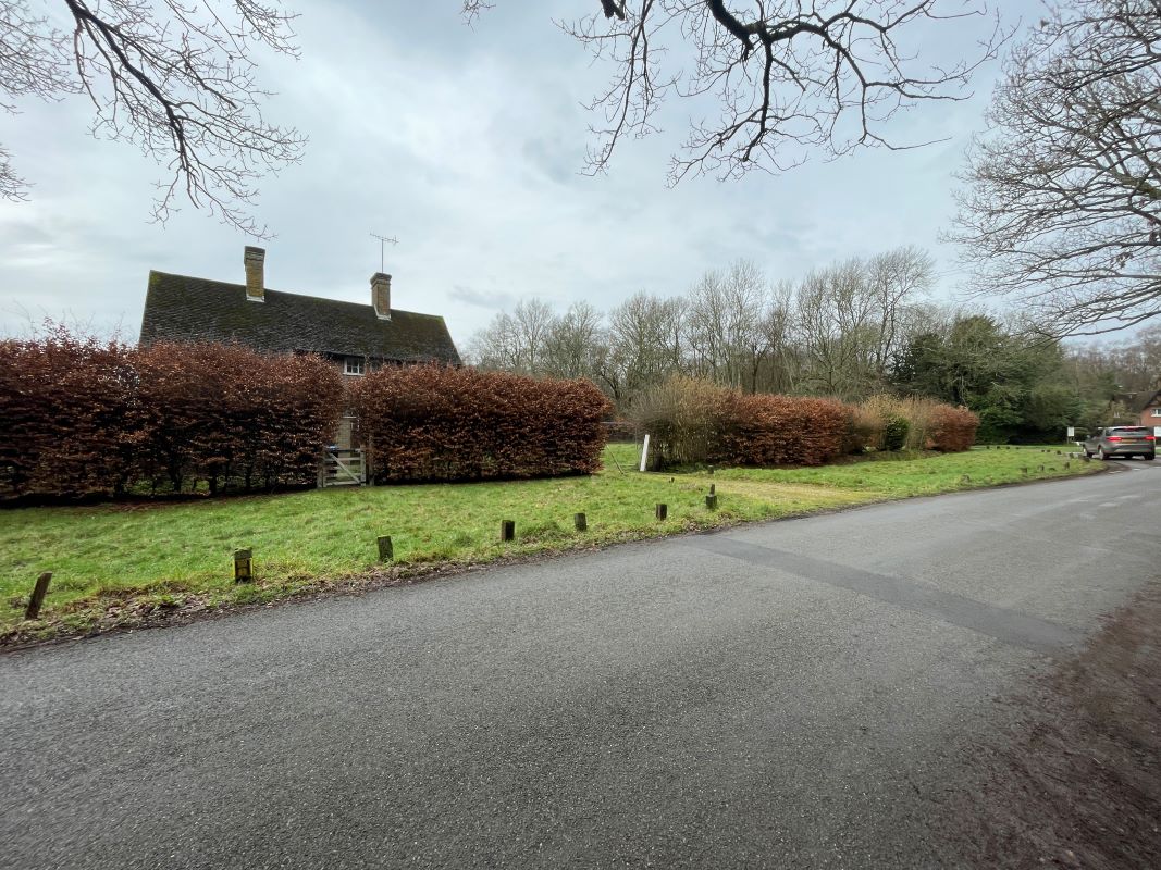 Shootersway Lodge, Shootersway, Wigginton, Hertfordshire, HP23 6JA