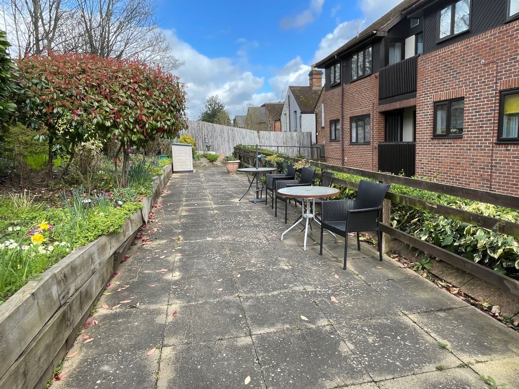 16 Gadeview, Cotterells, Hemel Hempstead, Hertfordshire, HP1 1UF