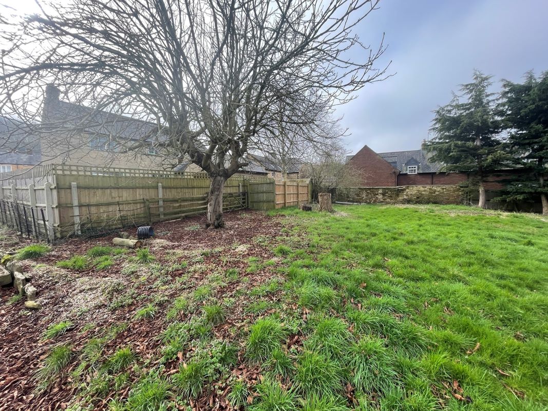 Building Plot & 31 Main Street, Middleton, Northamptonshire, LE16 8YU