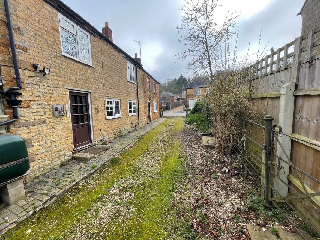 Building Plot & 31 Main Street, Middleton, Northamptonshire, LE16 8YU