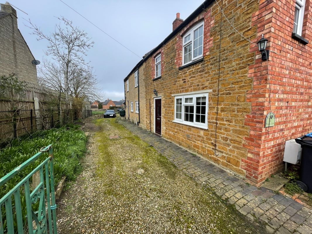 Building Plot & 31 Main Street, Middleton, Northamptonshire, LE16 8YU