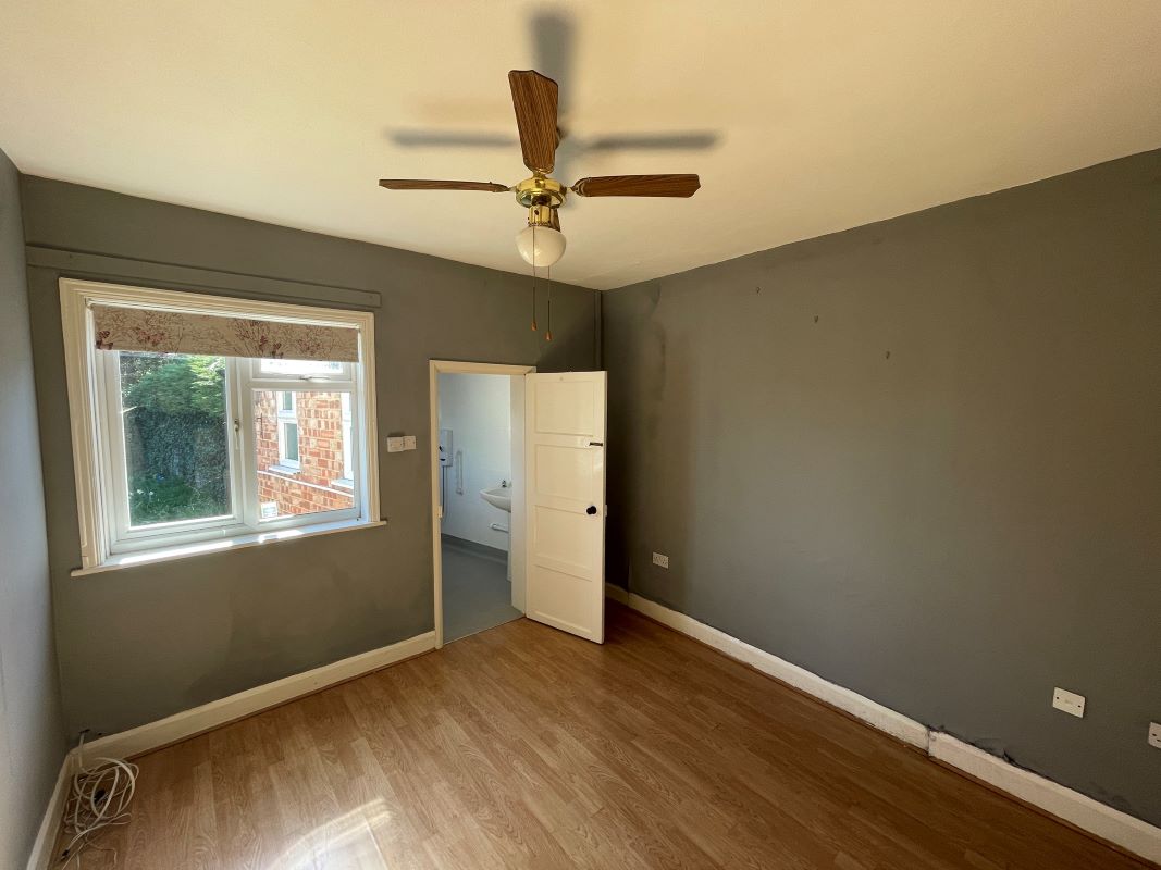 133 Buckingham Road, Bletchley, Buckinghamshire, MK3 5JD