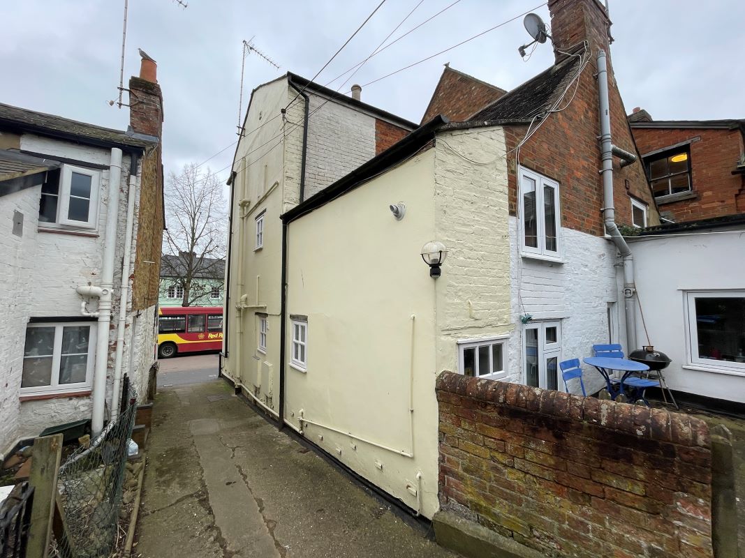 24 High Street, Buckingham, Buckinghamshire, MK18 1NU