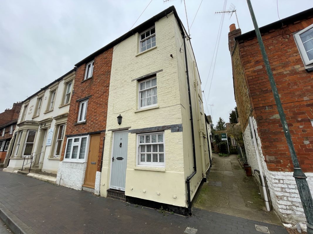 24 High Street, Buckingham, Buckinghamshire, MK18 1NU