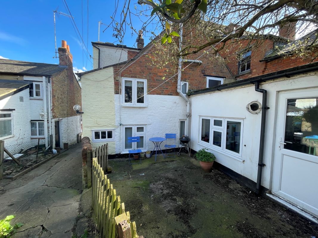 24 High Street, Buckingham, Buckinghamshire, MK18 1NU