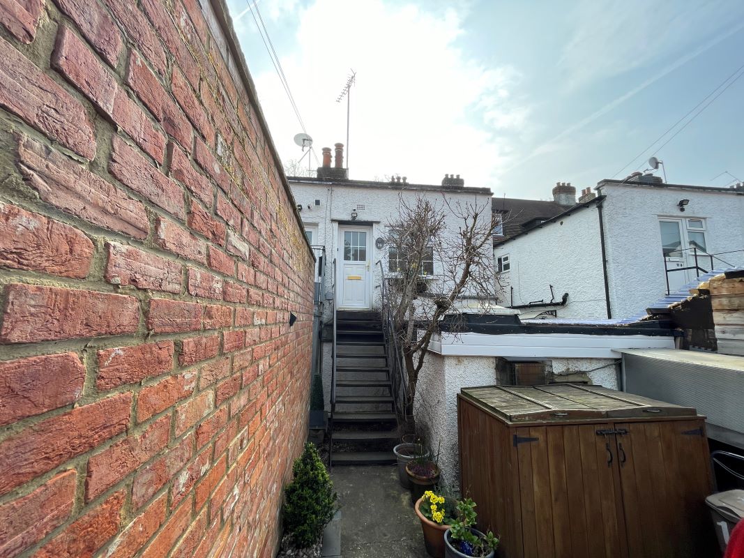 10 Churchfield Road, Chalfont St. Peter, Buckinghamshire, SL9 9EN