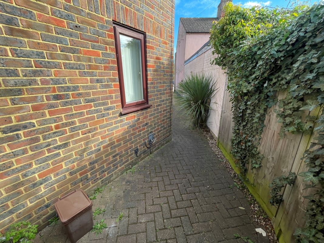 2B Campton Road, Shefford, Bedfordshire, SG17 5BJ