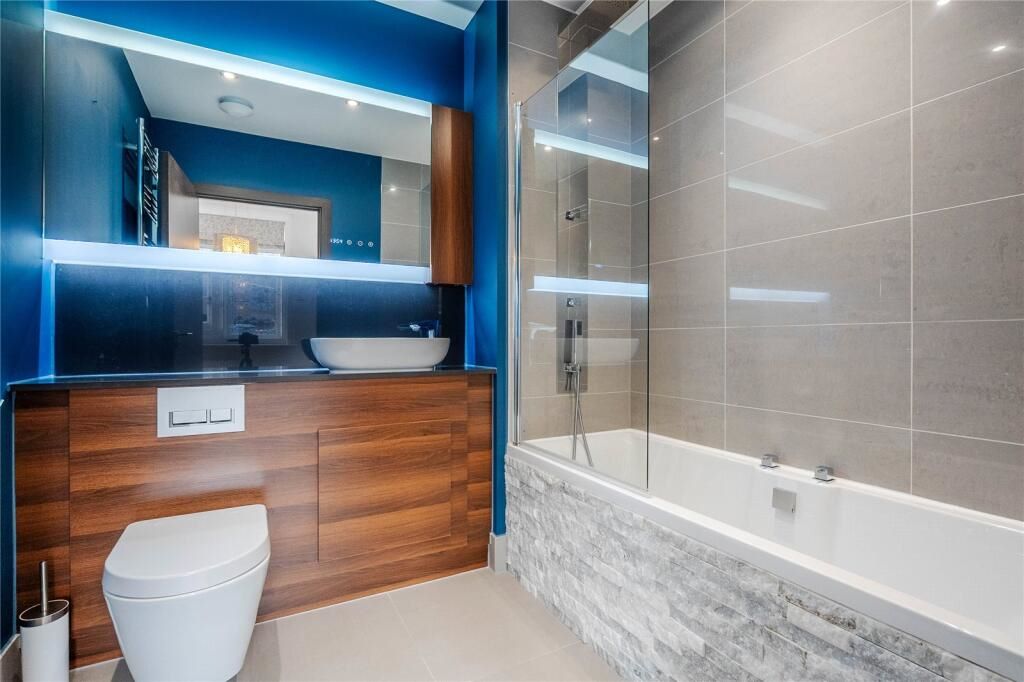 6 Old School House, Frances Drive, Dunstable, Bedfordshire, LU6 1GF