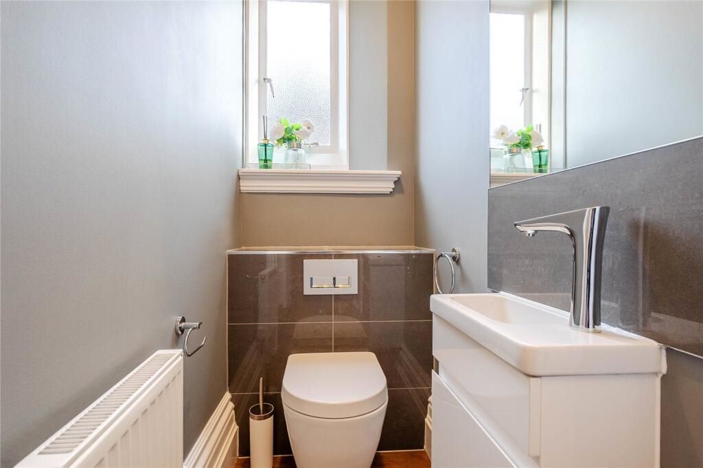 6 Old School House, Frances Drive, Dunstable, Bedfordshire, LU6 1GF