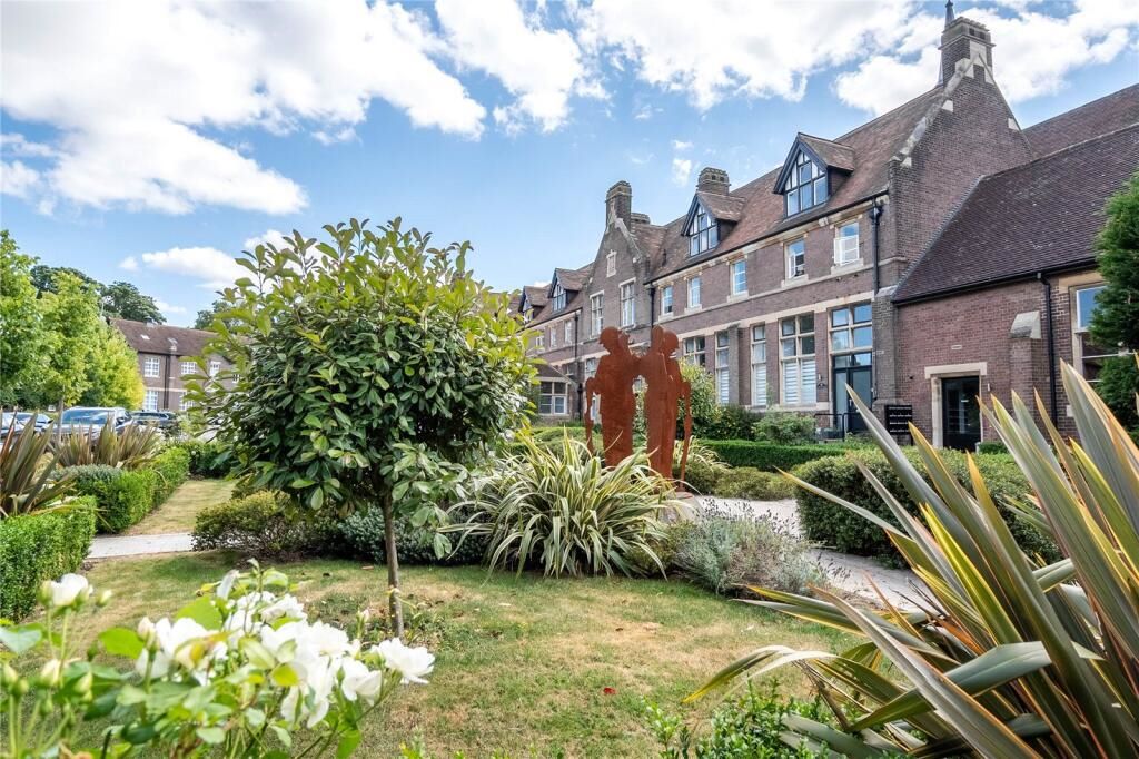 6 Old School House, Frances Drive, Dunstable, Bedfordshire, LU6 1GF