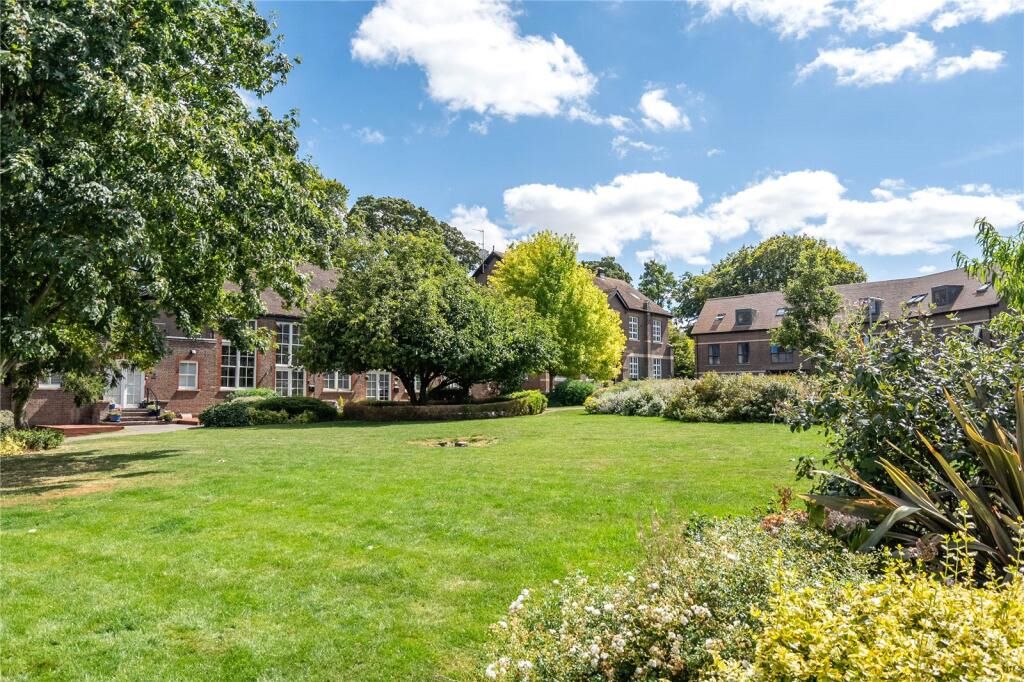 6 Old School House, Frances Drive, Dunstable, Bedfordshire, LU6 1GF