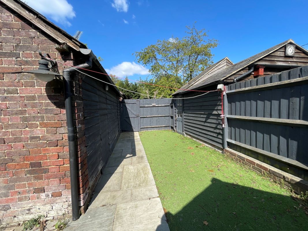 57 Bridens Camp, Water End, Hemel Hempstead, Hertfordshire, HP2 6EY