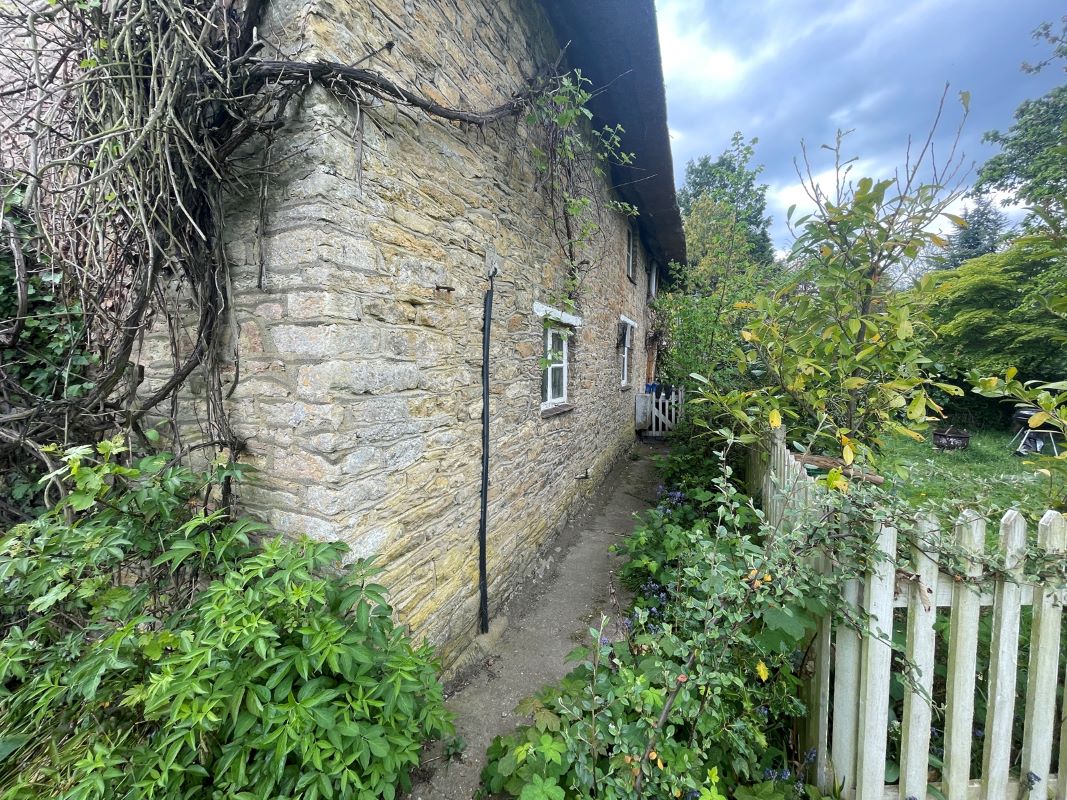 Stoney Cottage, Park Lane, Sharnbrook, Bedfordshire, MK44 1LS