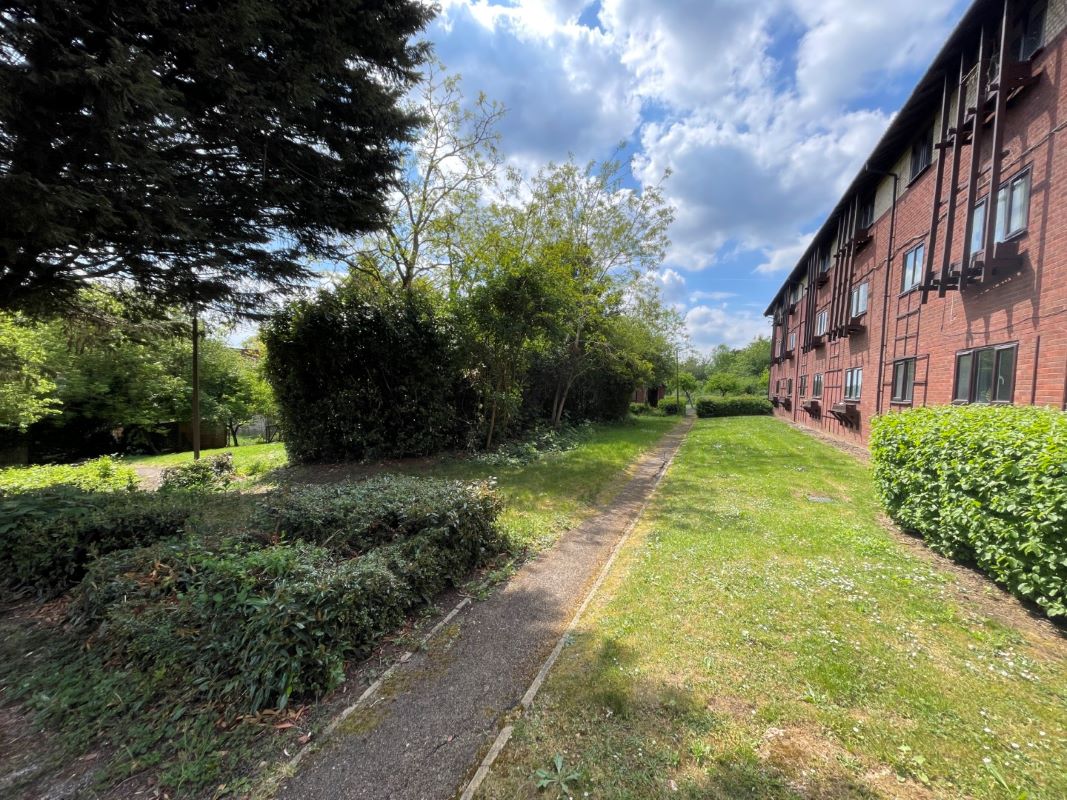 37 Troutbeck, Peartree Bridge, Milton Keynes, Buckinghamshire, MK6 3ED