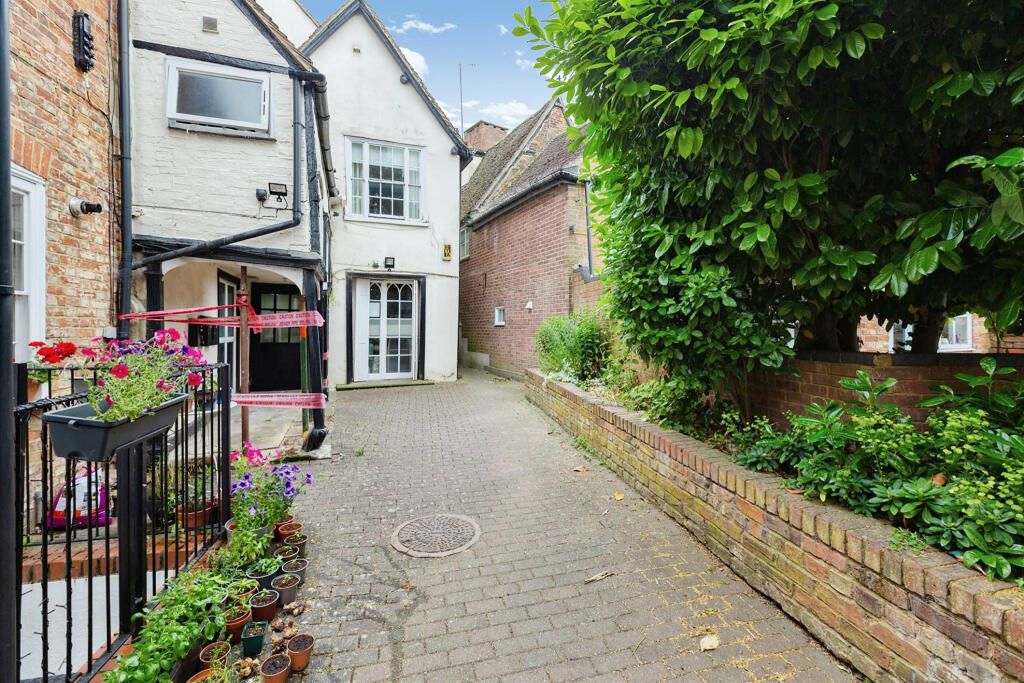 40A High Street, Newport Pagnell, Buckinghamshire, MK16 8AQ