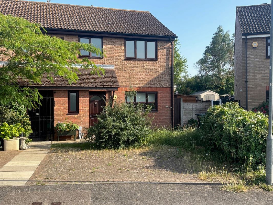 25 Sandringham Rd, Laindon, Basildon SS15 5YQ