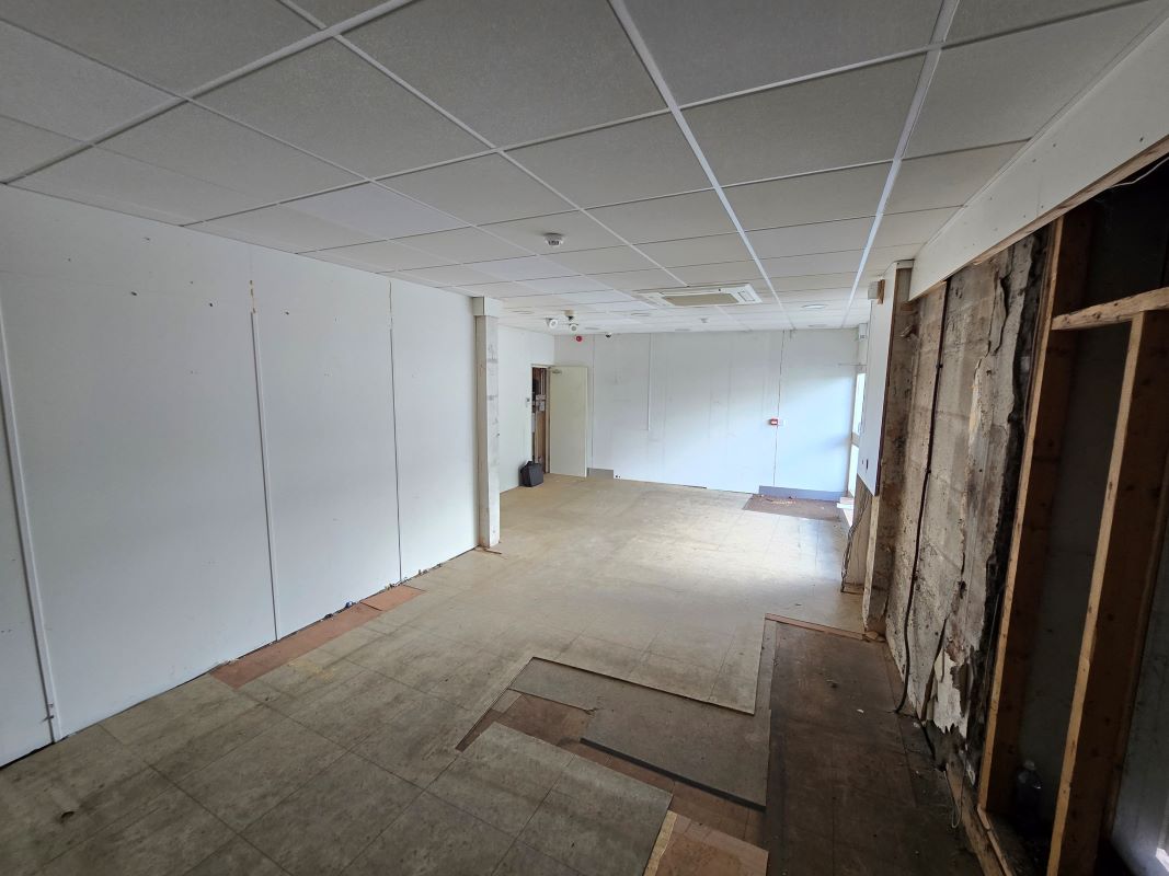 Image 4 of 6